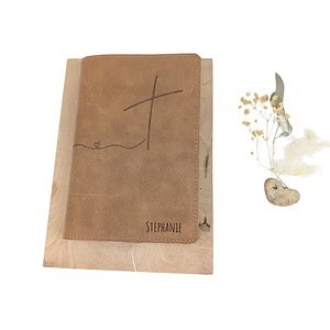 Personalisierte Bibelhülle aus Leder