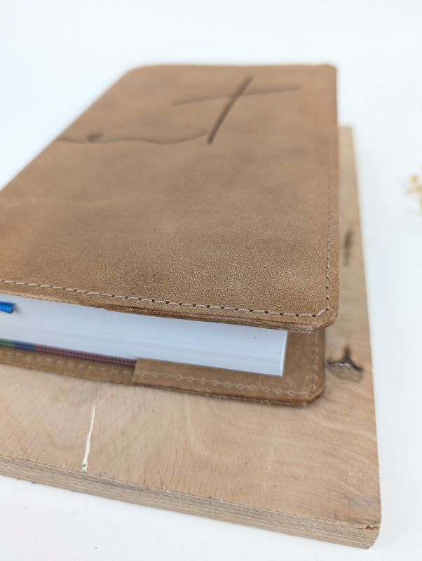Personalisierte Bibelhülle aus Leder – Bild 7